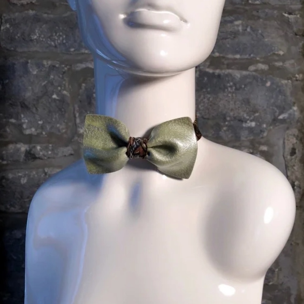 Guillotine Sculpted Bow Tie: Kermit